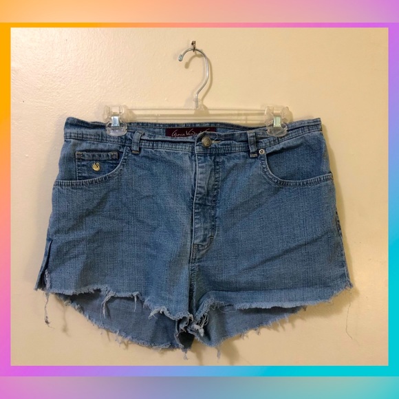 🎈Gloria Vanderbilt Jean cut off shorts🎈. - Picture 1 of 7